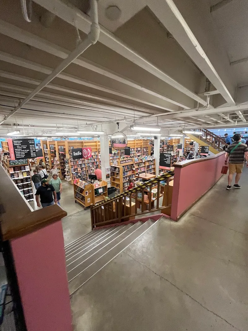 Powell's City of Books — book store (photo 3)
