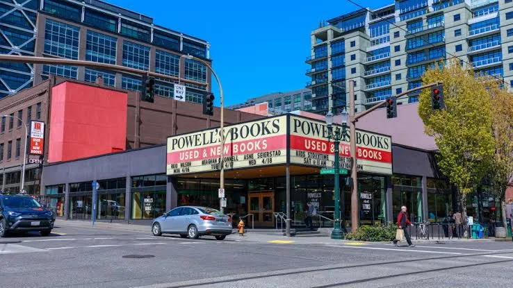 Powell's City of Books — book store (photo 4)