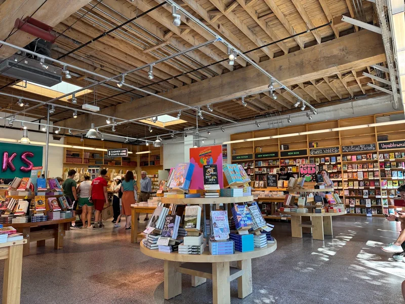 Powell's City of Books — book store (photo 6)